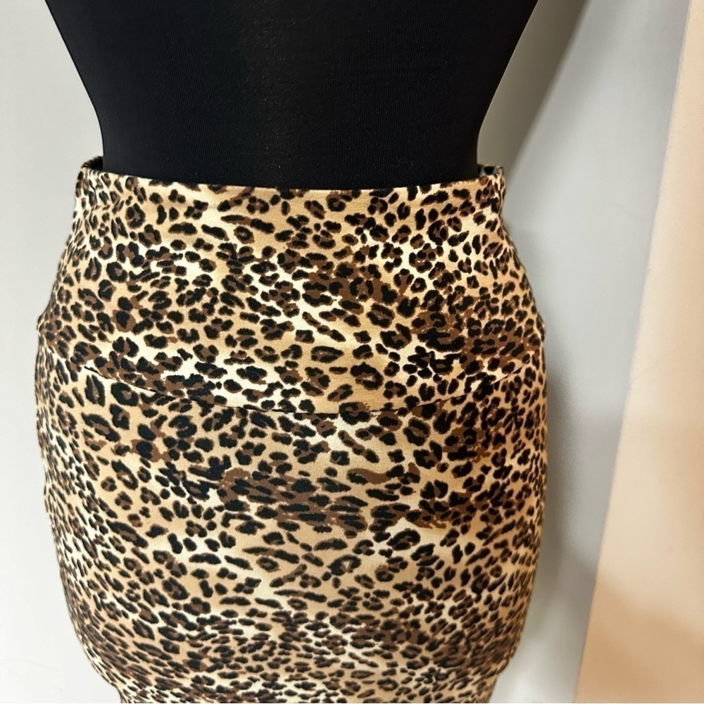 Leopard Print Pencil Skirt in Size Medium - Picture 5 of 6